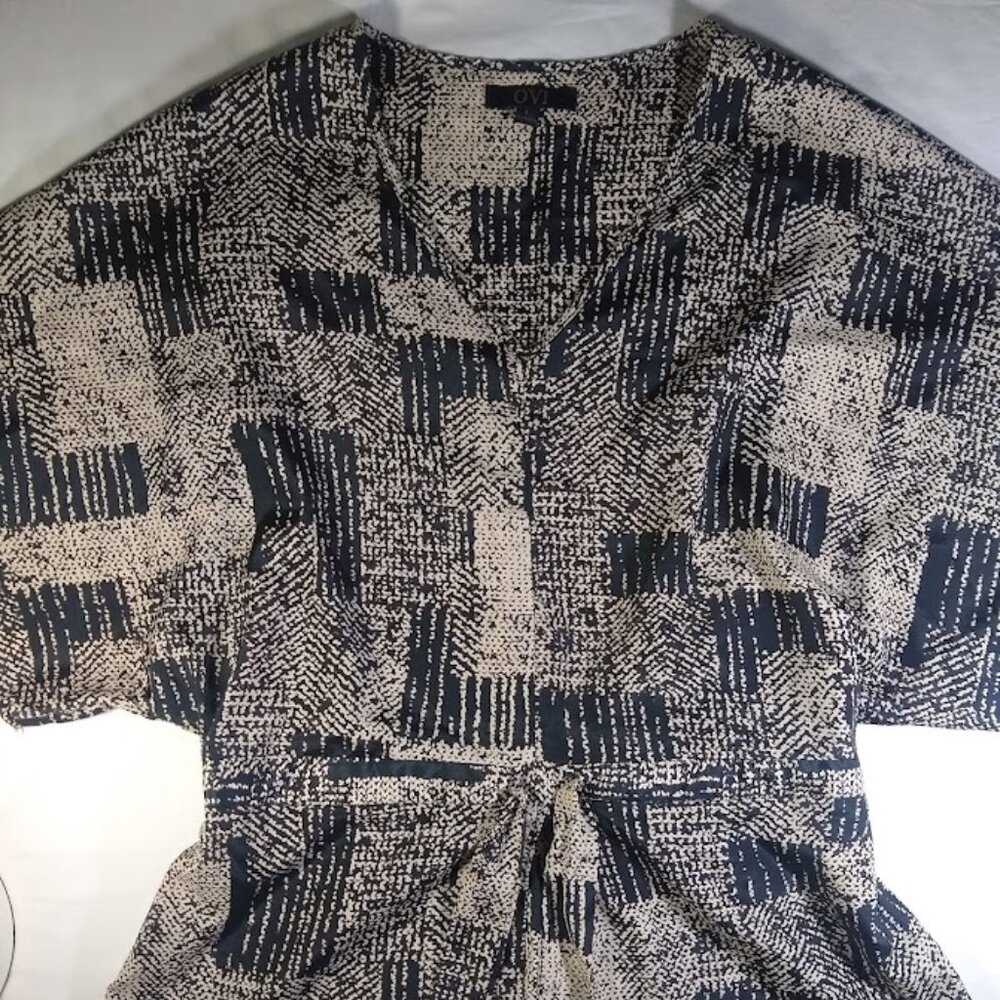 NWOT  Ovi  L polyester black & tan print  blouse V-neck